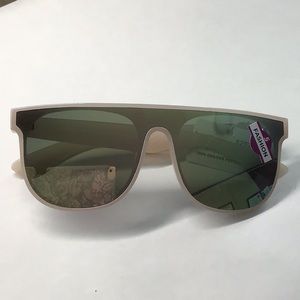 Woman’s mirrored fashion sunglasses